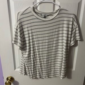 I am selling because I don’t want this shirt anymore